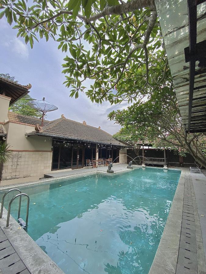 Chrome Hotel & Resort Solo Colomadu Exterior photo